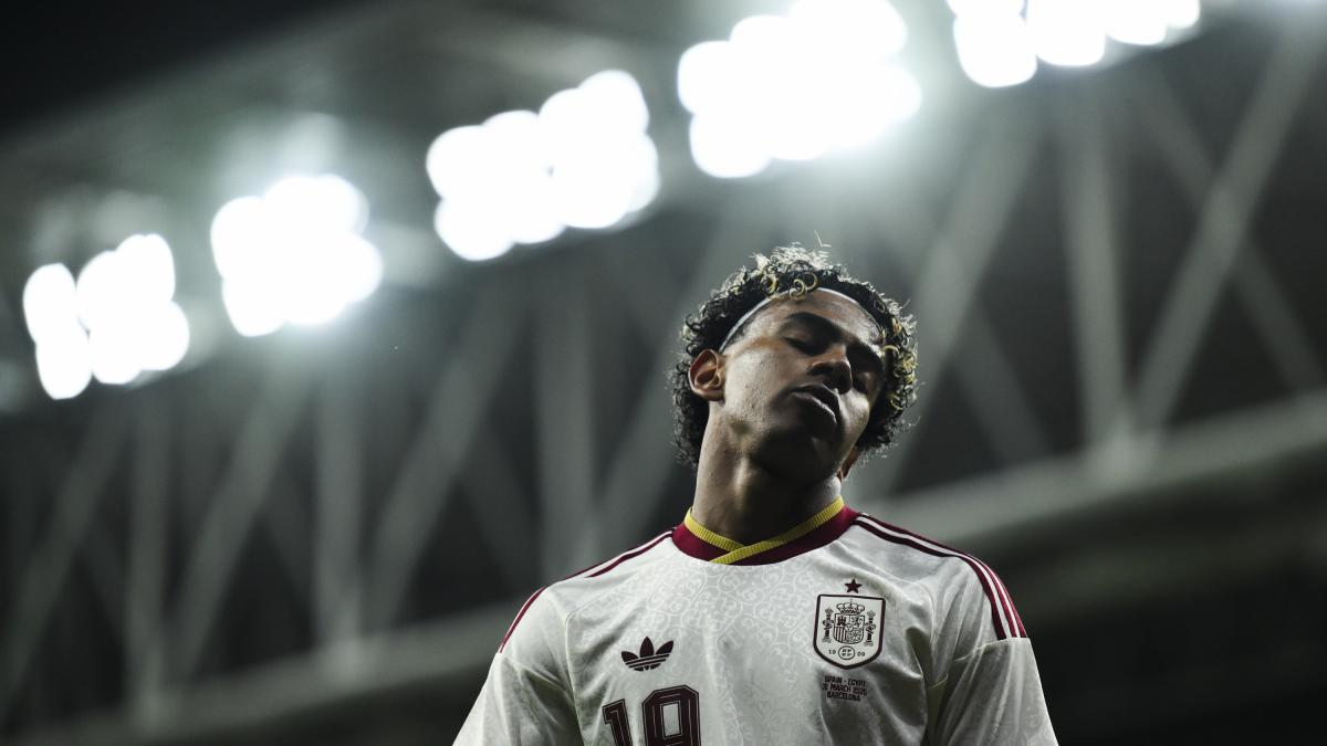 El Gobierno responde a los cánticos racistas del España - Egipto y los Mossos abren una investigación: "Es el fascismo, amigos"