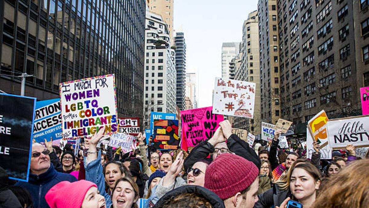 Riley, 24 años, estudiante estadounidense en Francia: "Tenía vergüenza de que mi país hiciera tanto daño en el mundo. Aquí soy yo quien lo representa ante mis compañeros"