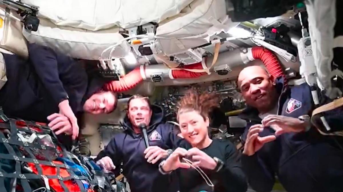 Viento en popa a toda vela: Artemis II ya está a mitad de camino de la Luna y cancela una corrección de trayectoria porque va por la ruta adecuada