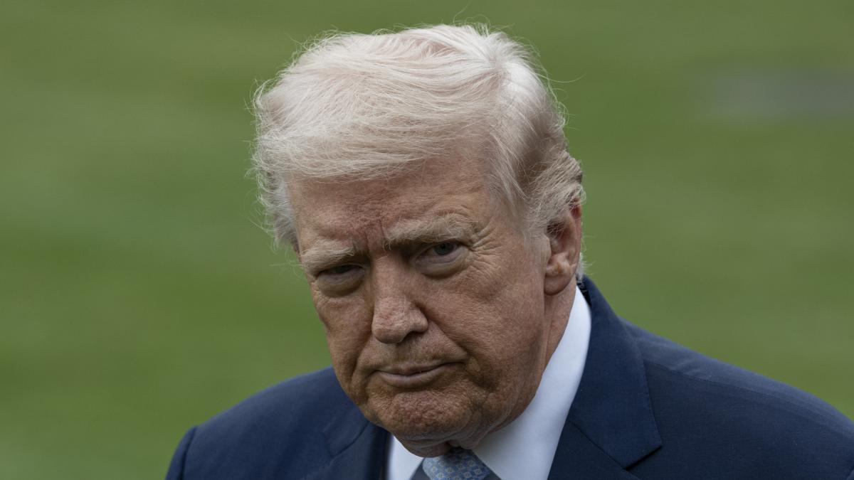 Trump afirma que EEUU está negociando con Irán y cree que hay "posibilidades" de llegar a un acuerdo este lunes