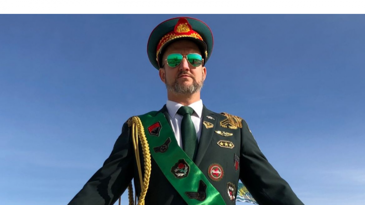 Ni pasaporte real, ni leyes sensatas: el país donde los Crocs están prohibidos, los emails de "responder a todos" son ilegales y puedes exceder el límite de velocidad si vas a buscar tacos