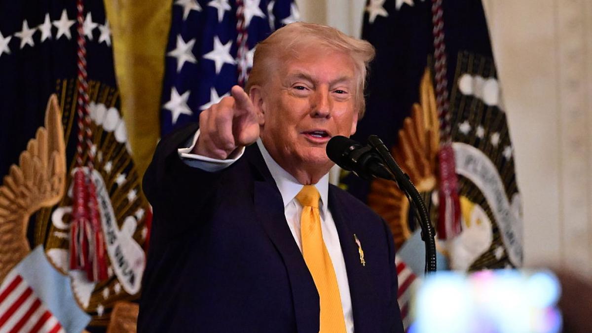 Trump insiste en su ultimátum a Irán pese a la propuesta de plan de paz: "Podemos destruir el país en una noche y esa noche podría ser mañana"