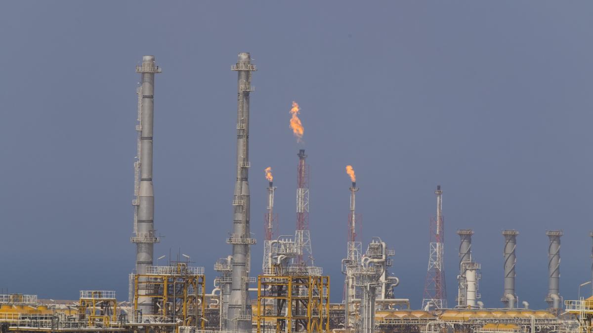 Israel asegura haber atacado e inhabilitado la mayor planta de gas natural de Irán y del mundo