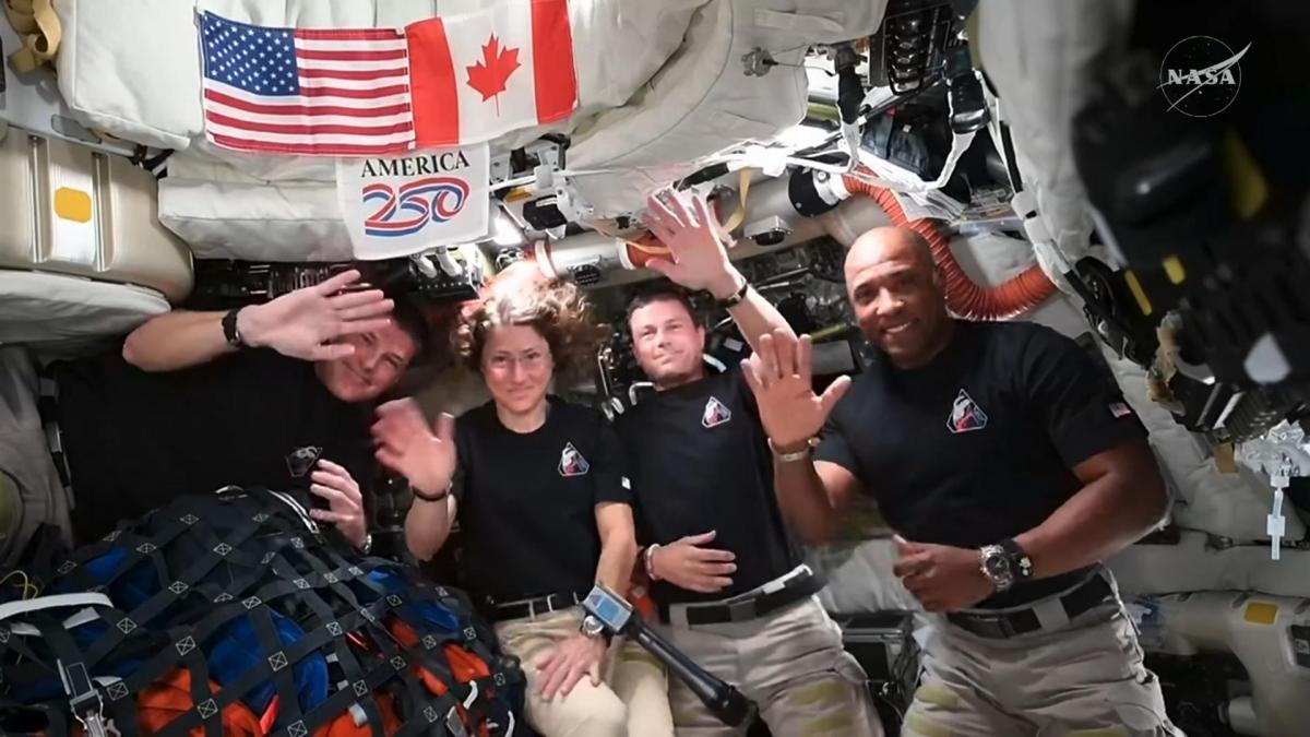 La llamativa petición de Trump que arranca la carcajada de la tripulación del Artemis