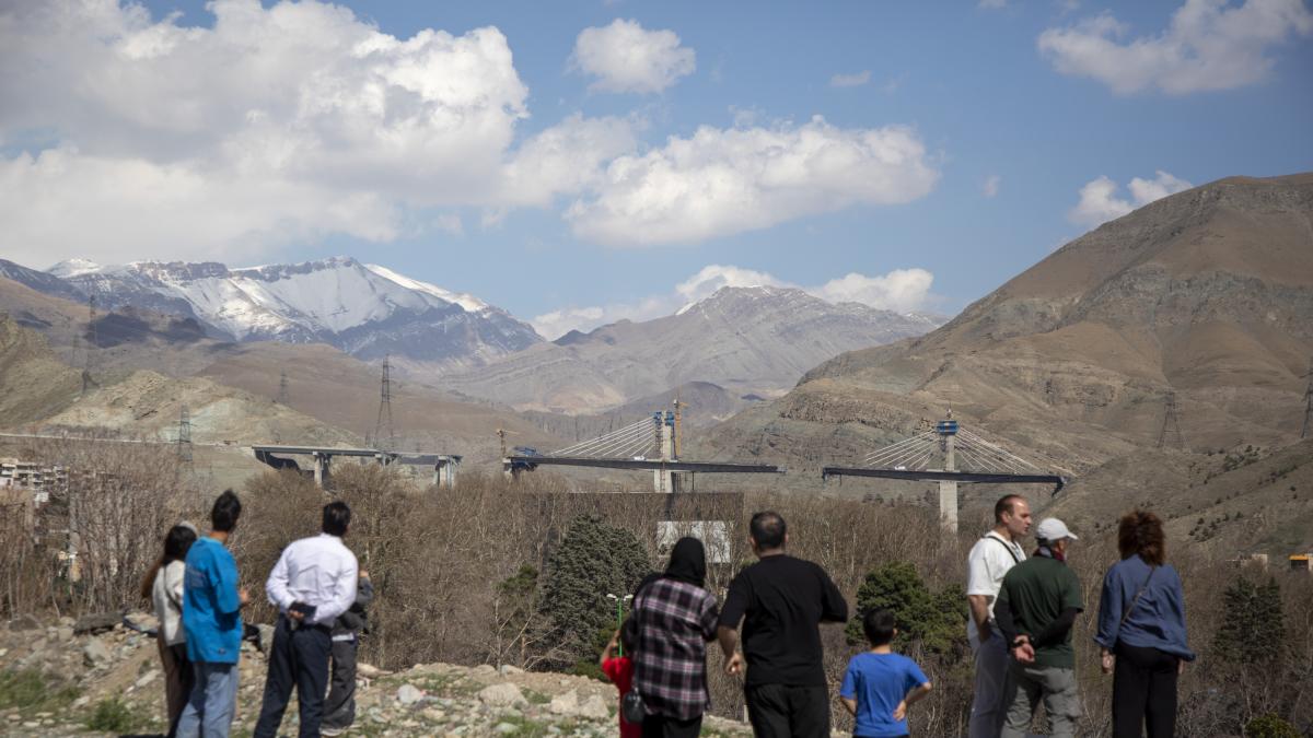 Irán responde al ultimátum de Trump pidiendo cadenas humanas de jóvenes en la infraestructura energética amenazada