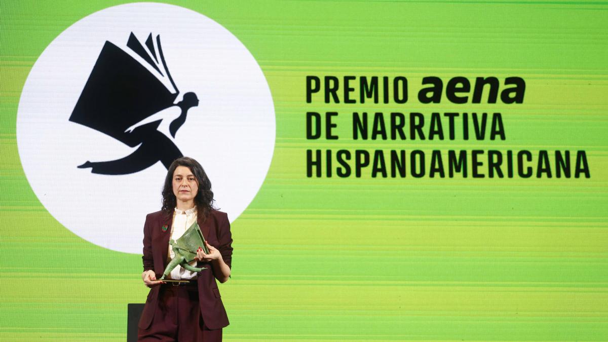 Samanta Schweblin, tras hacerse con el galardón Aena: "No sé qué hacer con tanto dinero"