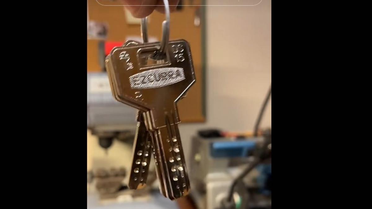 Un cerrajero con 28 años de experiencia: "¿Las reconoces? ¿Son como las llaves de tu casa? Si es así, tienes un problema"