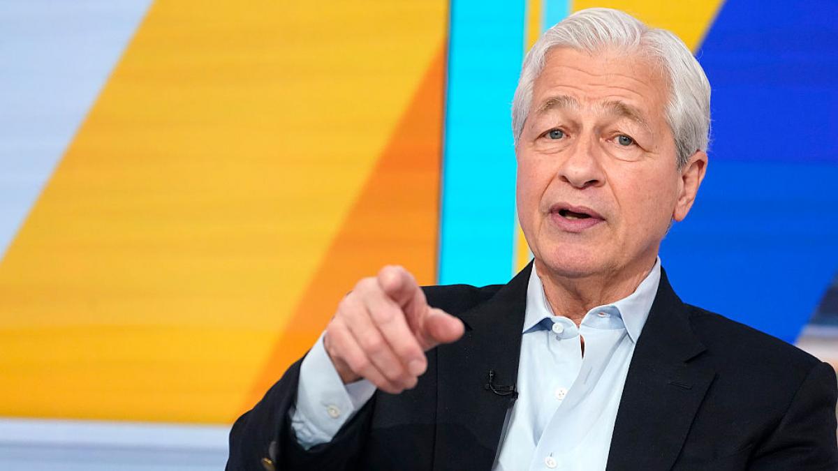 Jamie Dimon, CEO de JPMorgan, comparte un truco de su carrera: "Tomar decisiones importantes los viernes, cuando estás cansado, es una malísima idea"