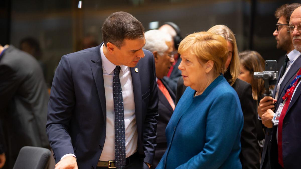 Un embajador de China compara a Pedro Sánchez con Angela Merkel: "Mientras, muchos en Europa lamentan la desaparición de líderes brillantes"