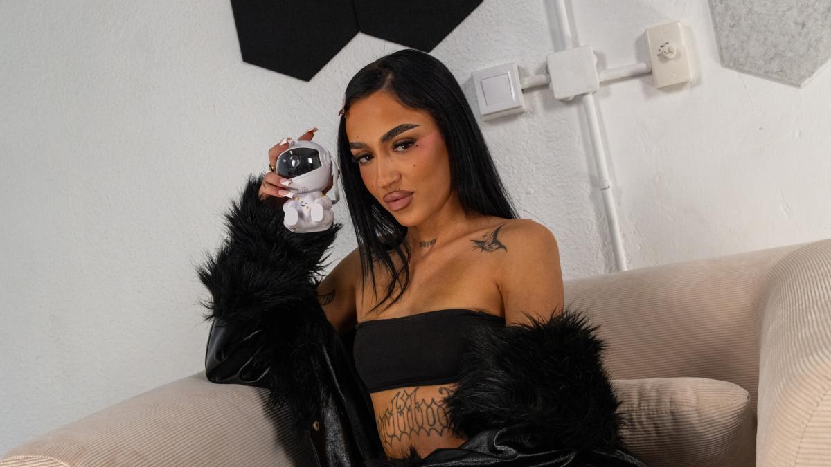 Alba Moreno, física y divulgadora científica: "Hay personas creen que la Tierra es plana pero que ponen su GPS para ir al supermercado. ¿Y eso cómo funciona mi amor?"