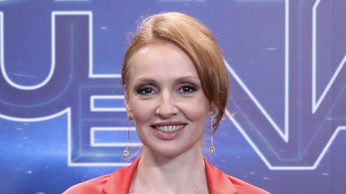 Cristina Castaño: "No puedo hacer a Céline Dion o Mariah Carey en 'Tu cara me suena', no soy ese tipo de cantante, pero canto con mucho gusto y tengo una voz bonita"