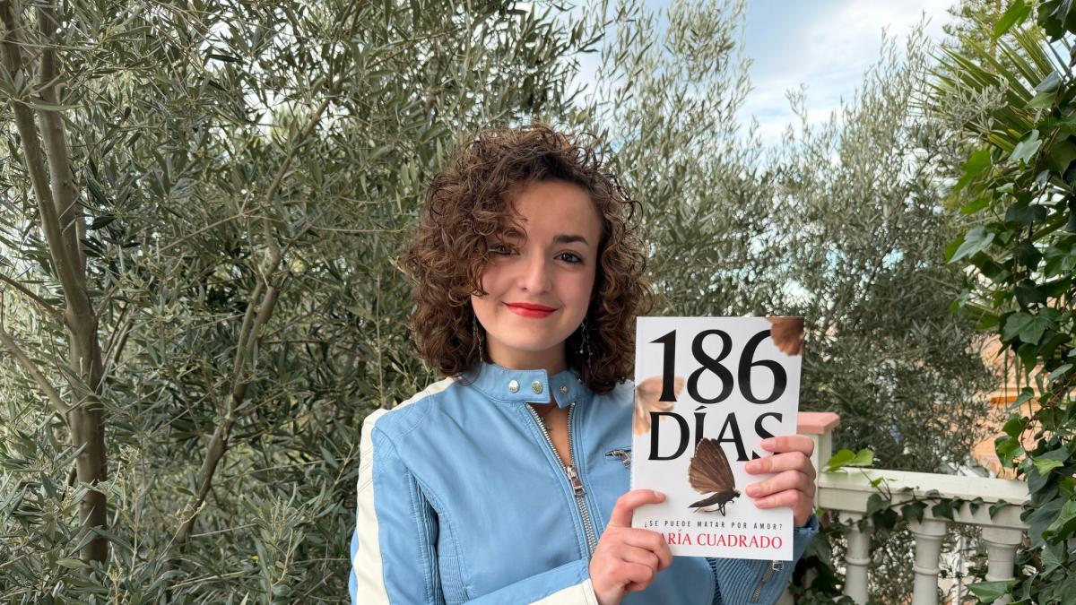María Cuadrado, el diamante de la literatura española con 27 matrículas de honor y cinco libros a sus 21 años