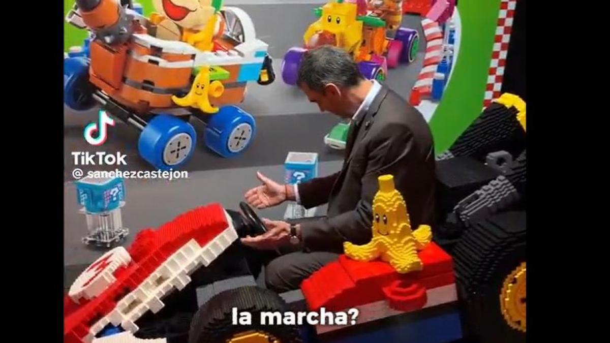 Este momento de Sánchez en su visita al Museo del Videojuego lleva ya más de 2.000 'me gusta'