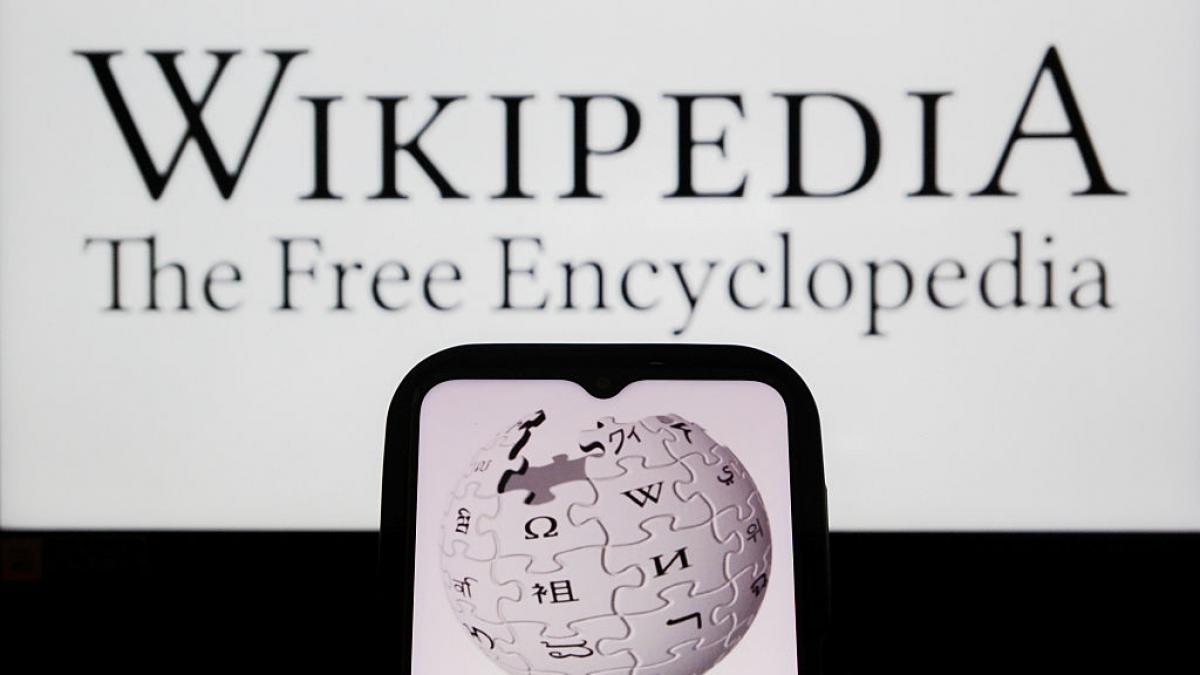 La aplicación móvil de Wikipedia tiene una funcionalidad que te va a hacer disfrutar mucho más de tus viajes: así es como funciona
