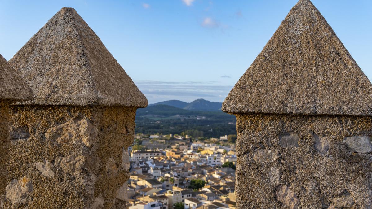 Ni Palma ni Magaluf: los vecinos de un pueblo mallorquín se han hartado de los turistas y están pinchando las ruedas de los coches de alquiler