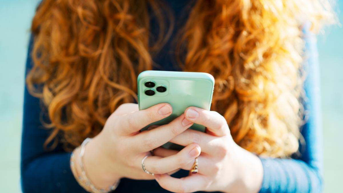 Lo del detox digital sonaba mal, pero la ciencia confirma que funciona: alejarse de las redes ayuda a recuperarse del deterioro cognitivo