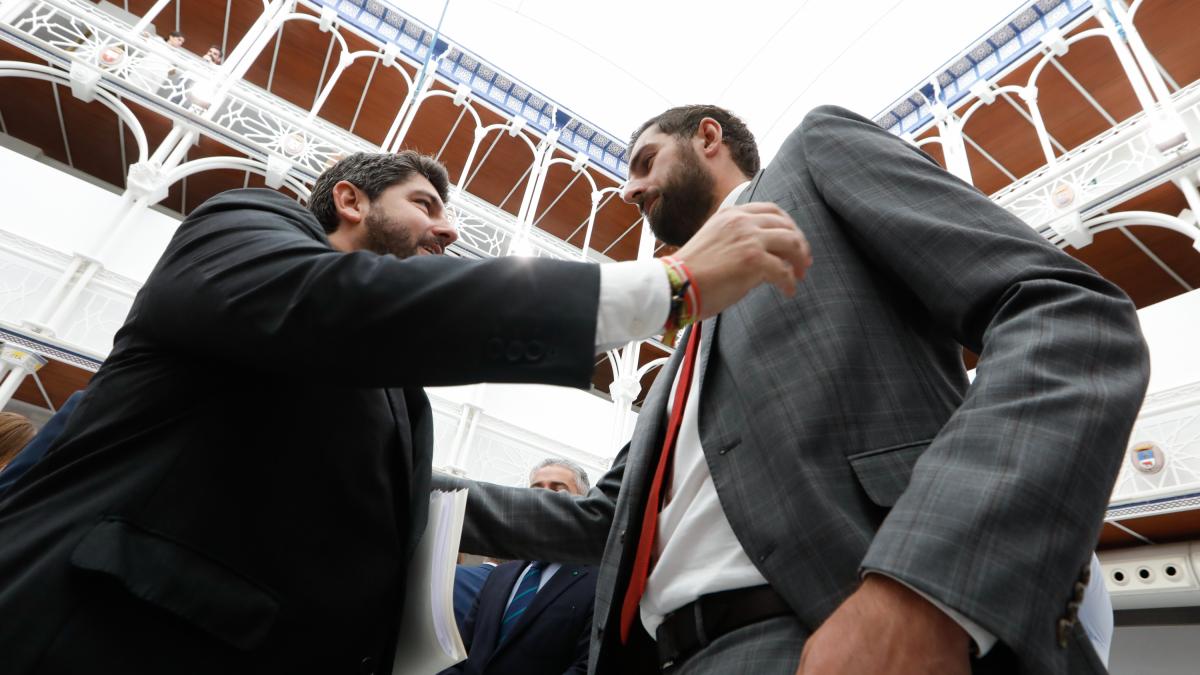 Otra diputada de Vox se une a Antelo y deja a los de Abascal sin poder controlar al PP en Murcia