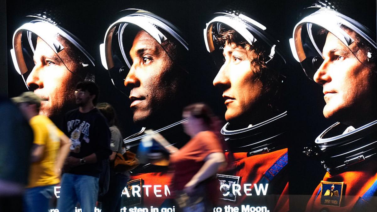 Los astronautas de Artemis II han vivido el "efecto perspectiva" y una física explica qué es: "El cambio cognitivo de quienes han visto la Tierra desde el espacio"