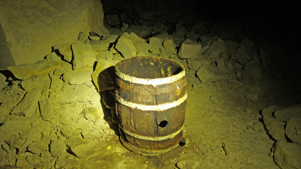 Las obras en el metro de una ciudad noruega desentierran tres barriles de roble de hace 400 años intactos: esto es lo que había en su interior