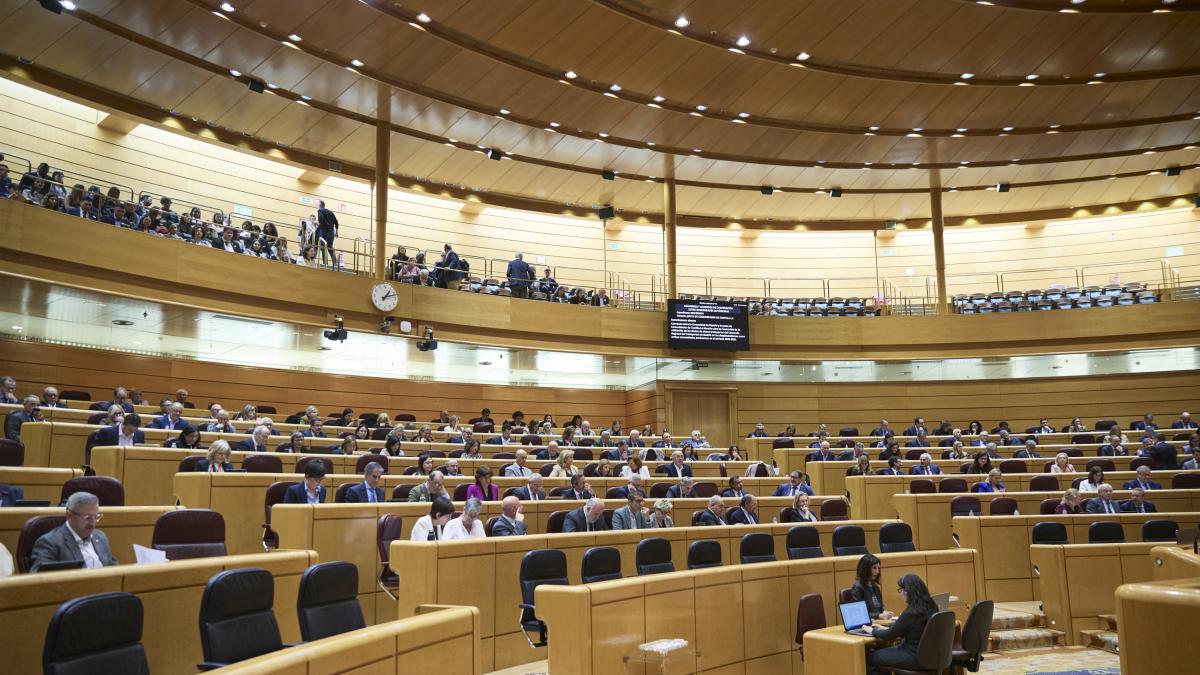 Los expertos coinciden: la "parálisis regulatoria" continúa y permite a los políticos en España no publicar sus reuniones con lobbies detalladamente