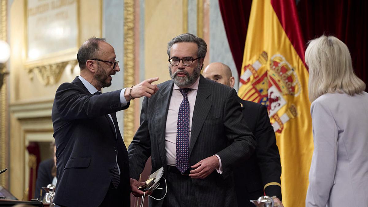 El vicepresidente primero del Congreso avisa de los que "nos viene" tras su episodio con el diputado de Vox