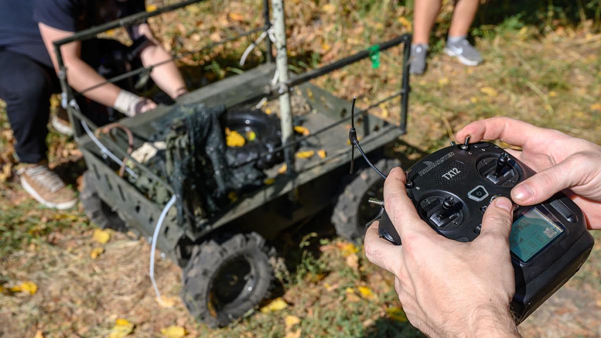 Avance histórico en la guerra de Ucrania: robots y drones capturan por primera vez una posición rusa sin que ningún soldado ucraniano pisara el campo de batalla