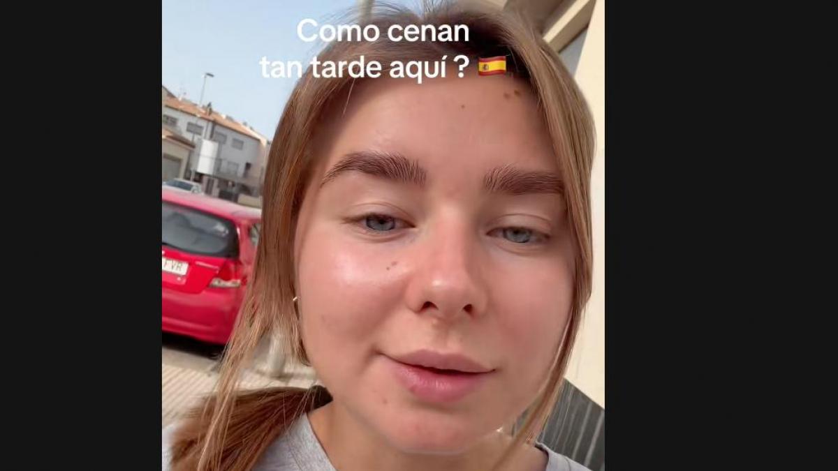 Pregunta por qué se cena tan tarde en España y se genera un lío de más de 5.000 comentarios