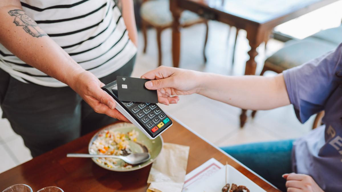 La reseña negativa sobre el precio de un plato que ya conocía aviva el debate sobre si el cliente siempre tiene la razón