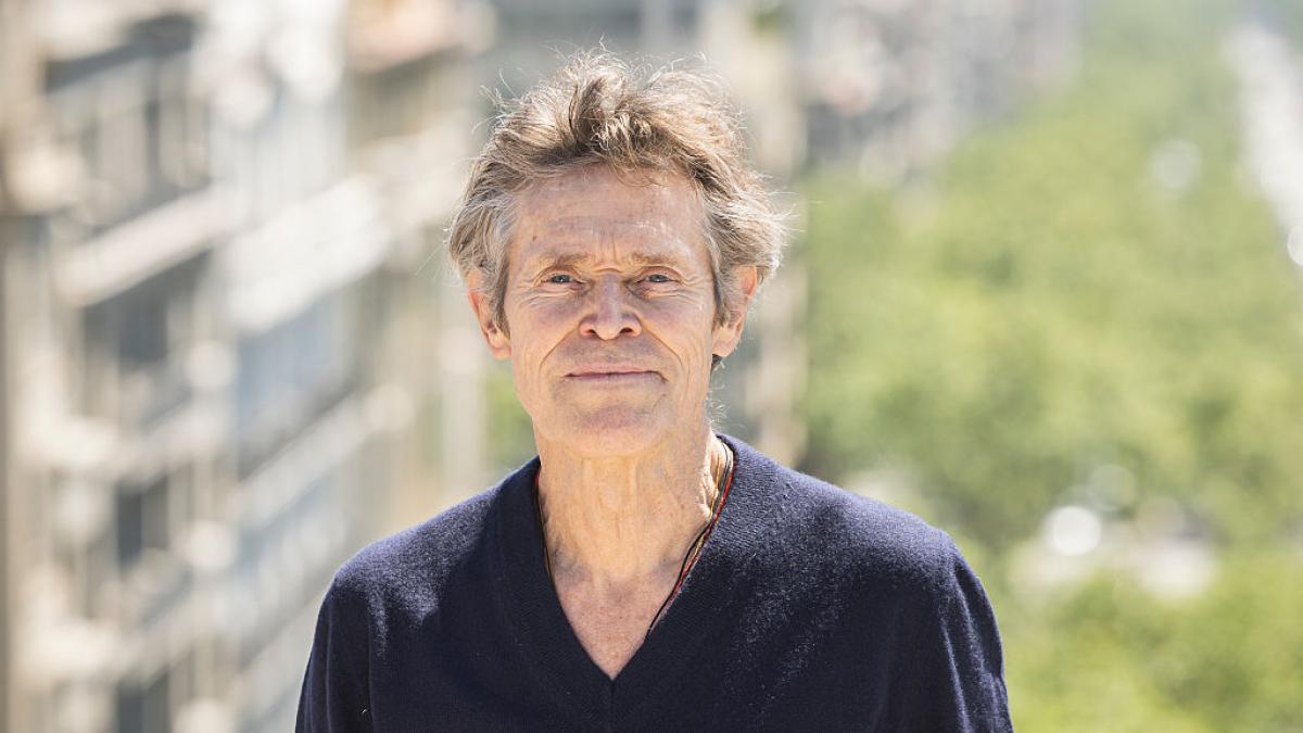 Willem Dafoe, actor, 70 años: "Hacer cosas en grupo construye empatía y nos protege de esa poca gente que quiere tener controlada a toda la demás, un gran problema de estos días"