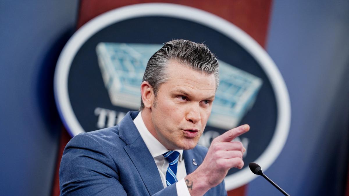 ¿Pete Hegseth o Samuel L. Jackson?: el jefe del Pentágono lee un versículo bíblico falso de 'Pulp Fiction'