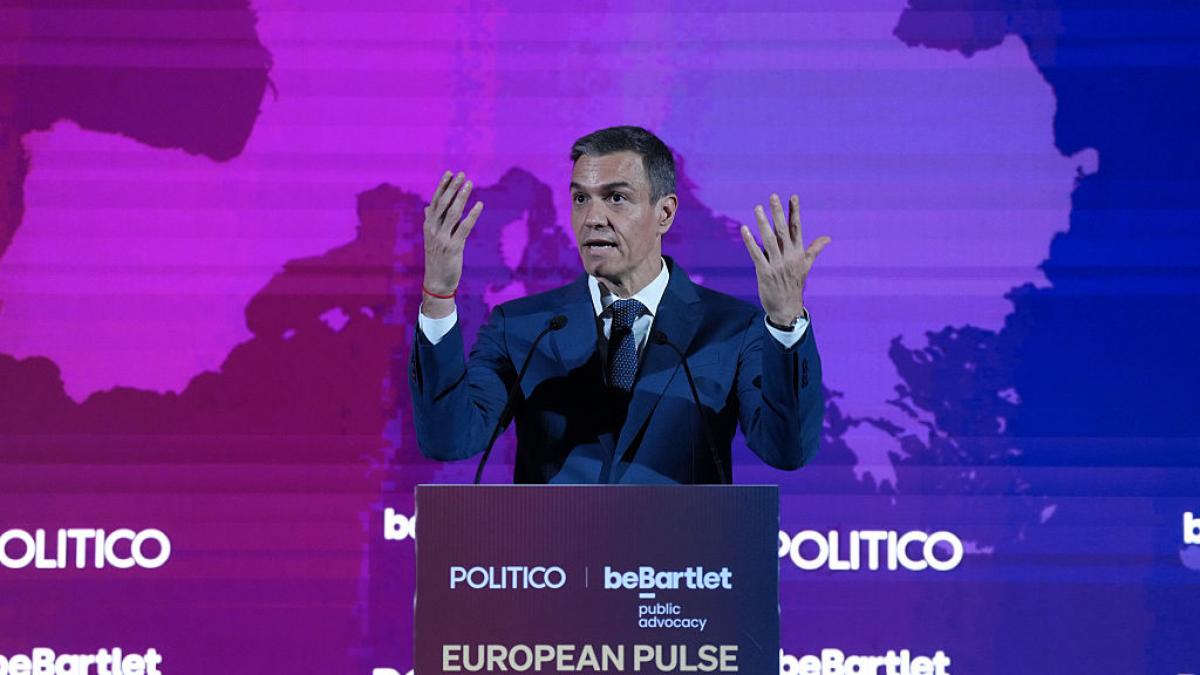 El principal periódico de Grecia destaca un detalle sobre Pedro Sánchez en la 'cumbre progresista' de Barcelona