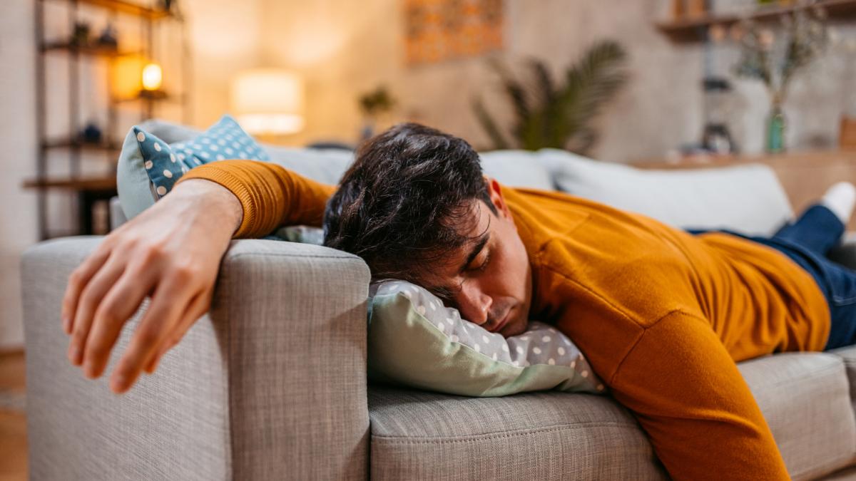 Xavier Batalla, experto en medicina regenerativa: "Si duermes boca abajo aceleras el envejecimiento de la piel"
