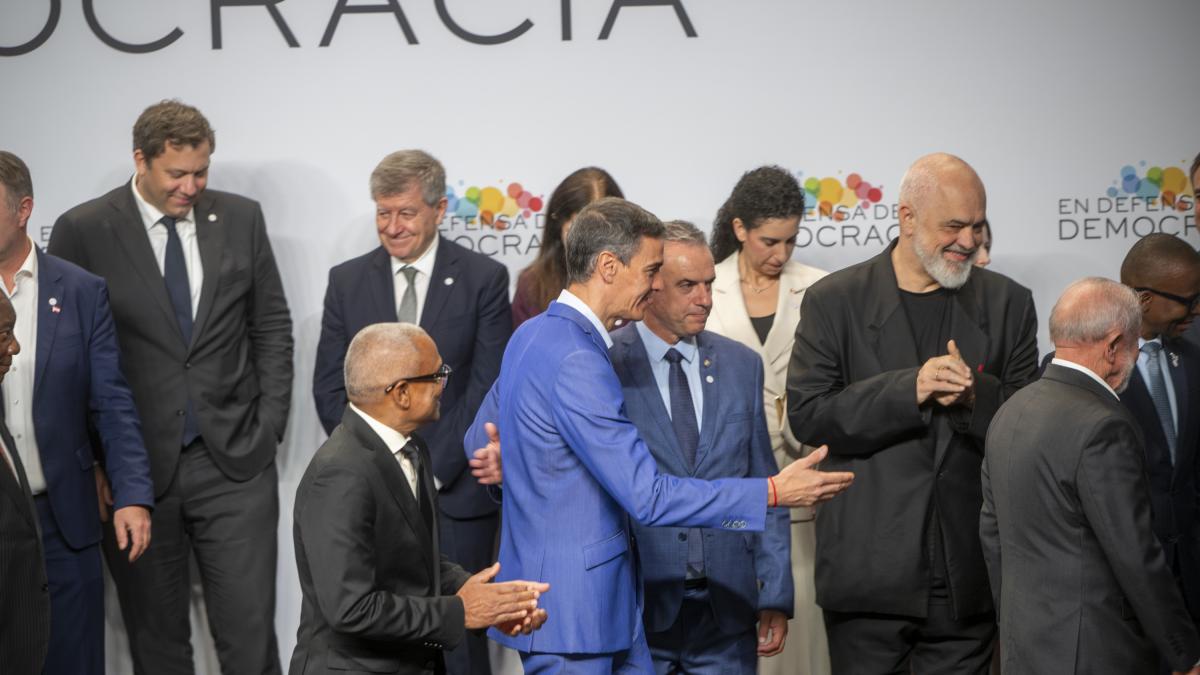 El progresismo mundial saca músculo en Barcelona ante el auge de la extrema derecha: "Somos mayoría quienes queremos un mundo más justo"