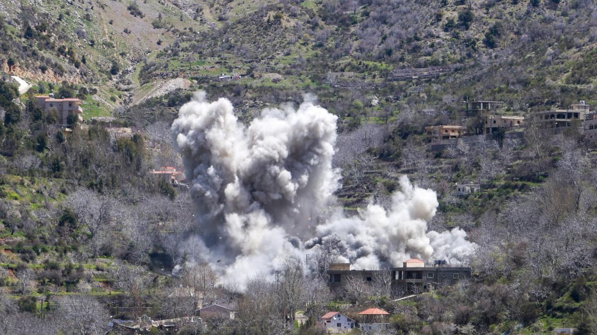 Macron anuncia la muerte de un militar francés de la FINUL tras un ataque en el sur de Líbano