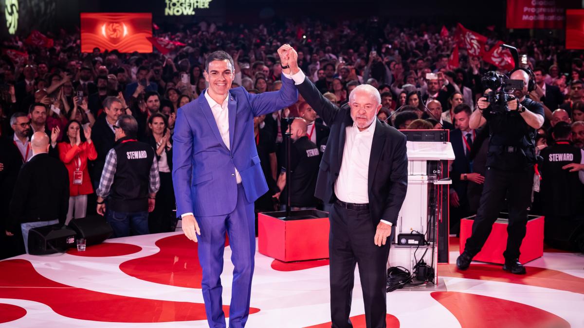 ¿PSOE o barbarie?: Sánchez acapara en Barcelona el espacio de una izquierda donde la hemorragia no cesa