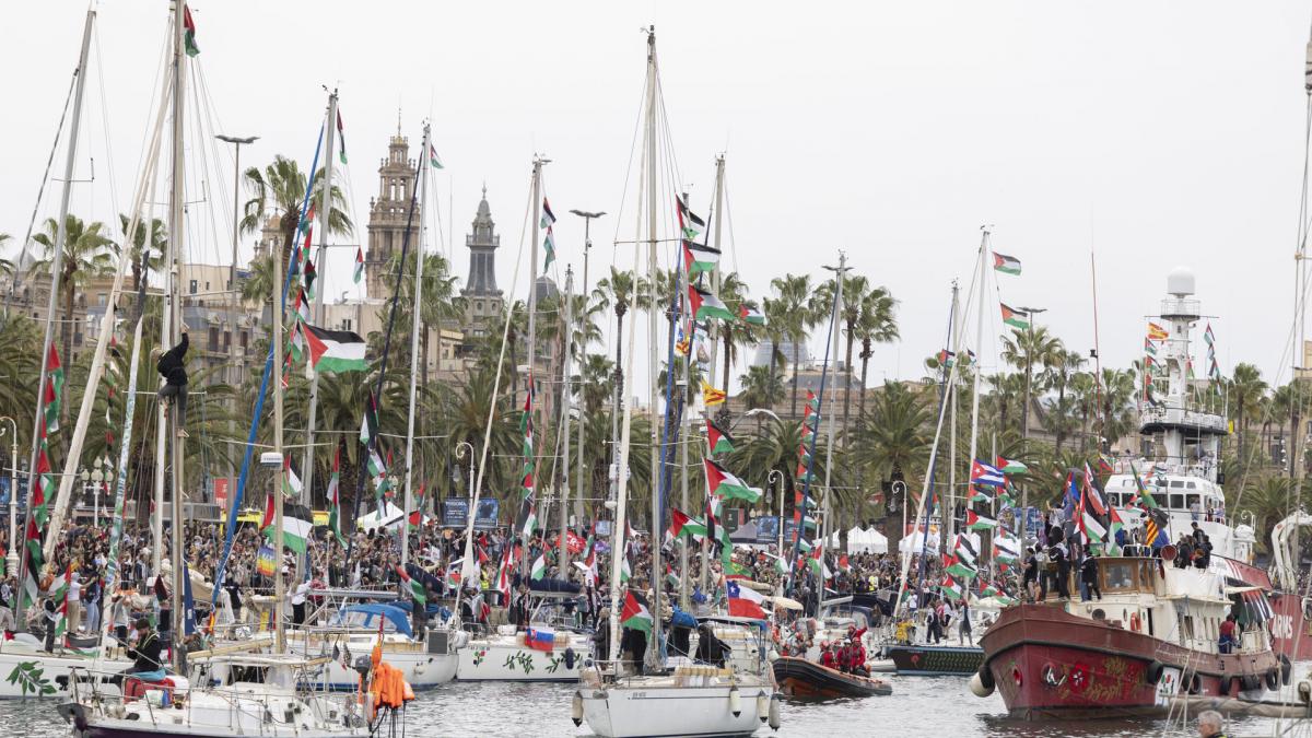 Barcos de la Global Sumud Flotilla desvían en el Mediterráneo un buque de carga con "materias primas destinadas a abastecer la maquinaria de guerra israelí"