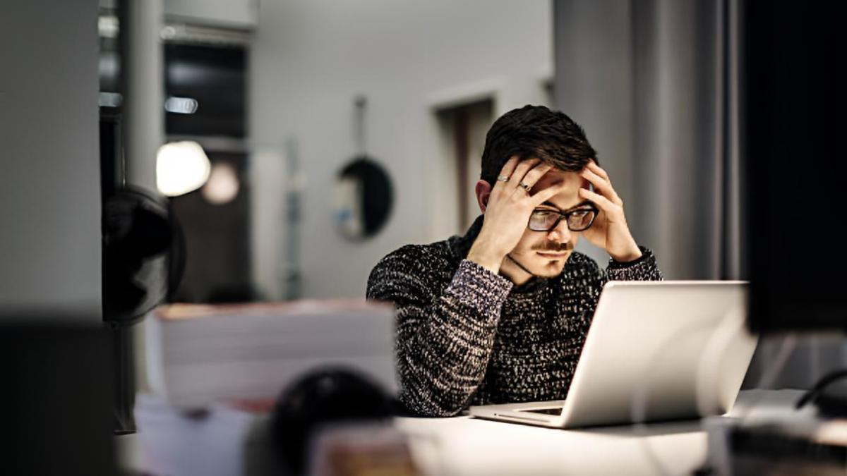 Carlos A. Tejón, consultor: "El problema no es que falte trabajo, es que trabajar apenas da para sobrevivir o para hacer una vida"