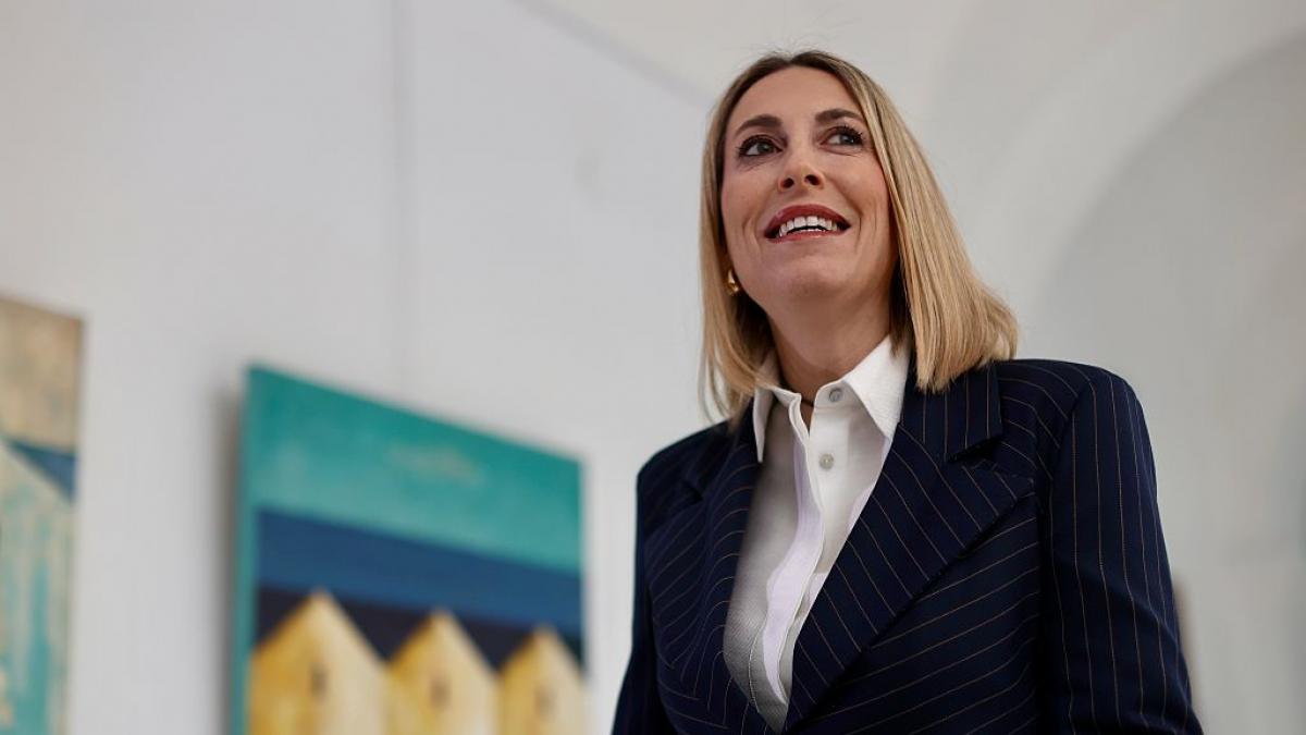 Una experta en protocolo ve cómo María Guardiola ha transformado su imagen tras su giro con Vox y da un repaso demoledor