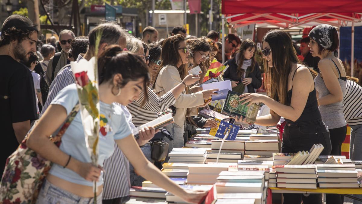 El motivo por el que se regala un libro y una rosa en Sant Jordi