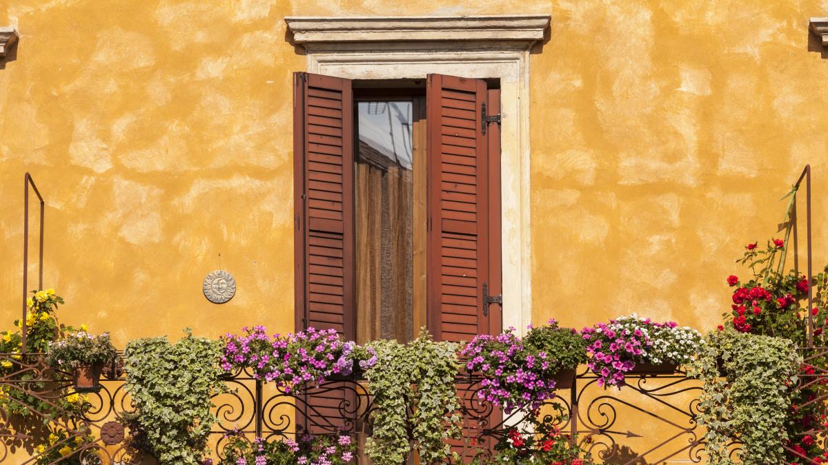 Adiós a las macetas: la nueva tendencia para balcones por menos de 13 euros