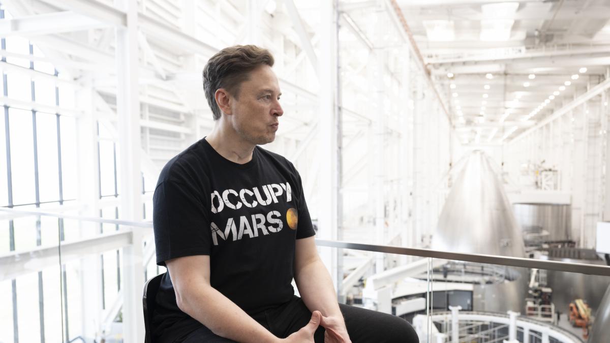 Elon Musk se prestó 500 millones de dólares a sí mismo desde SpaceX con intereses de entre el 1% y el 3% cuando los bancos cobraban cinco veces más a clientes de máxima