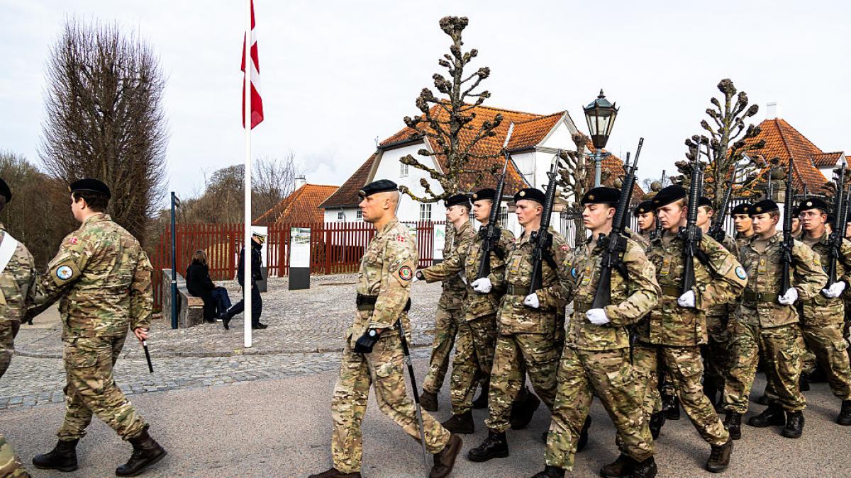 Le expulsan del Ejército tras 43 años de servicio por estar casado con una rusa: "Es kafkiano y absurdo, yo soy blanco como la nieve"