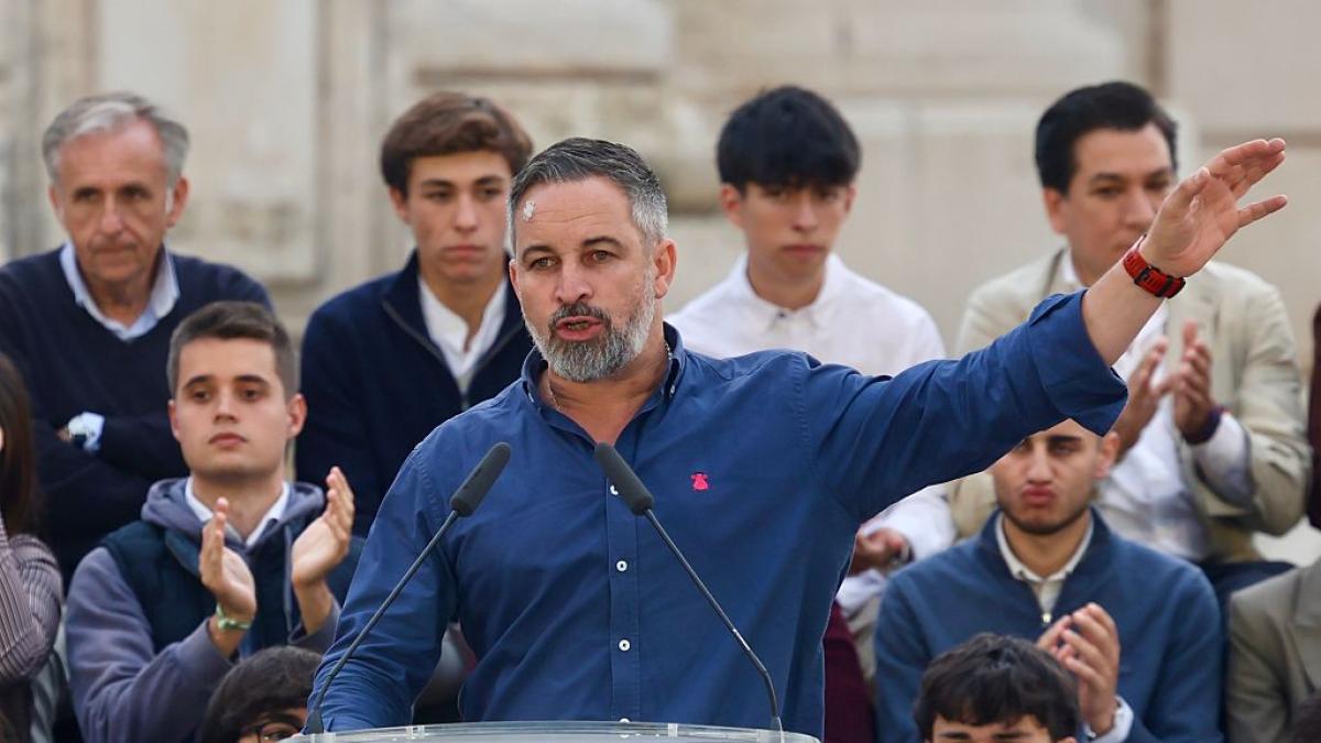 Un experto en comunicación política da la lección del año a Santiago Abascal tras este llamar "mierda" a Pedro Sánchez