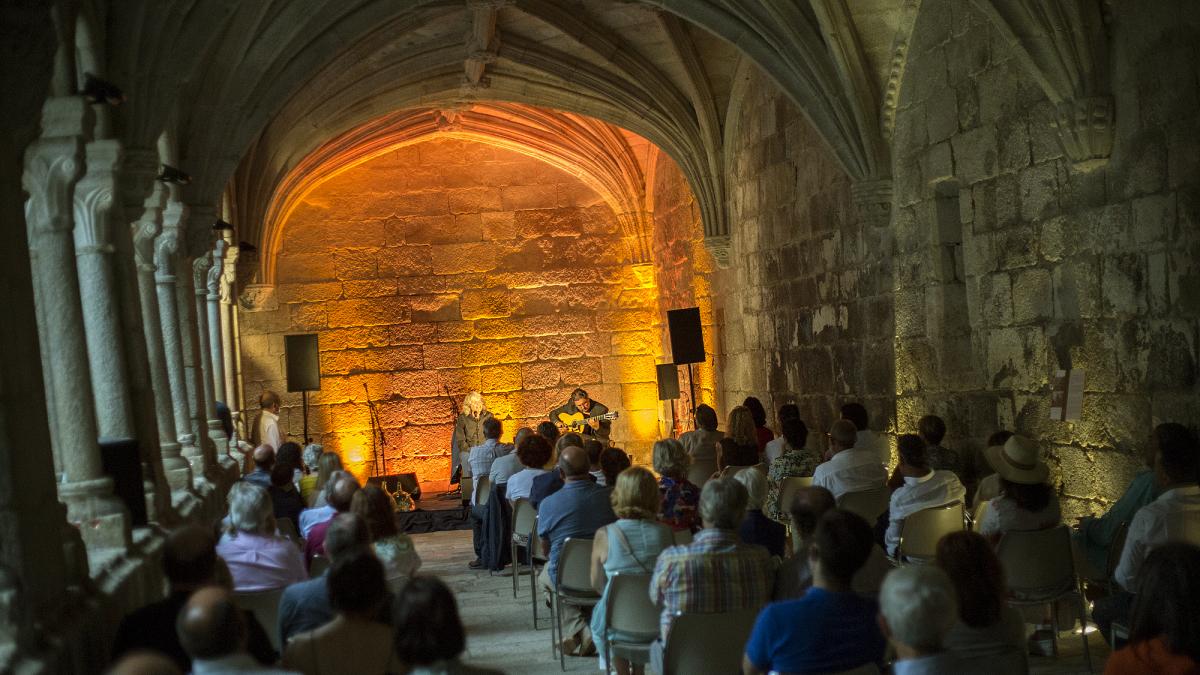 Cinco conciertos que no vas a olvidar (y cinco lugares que los hacen mejores aún)