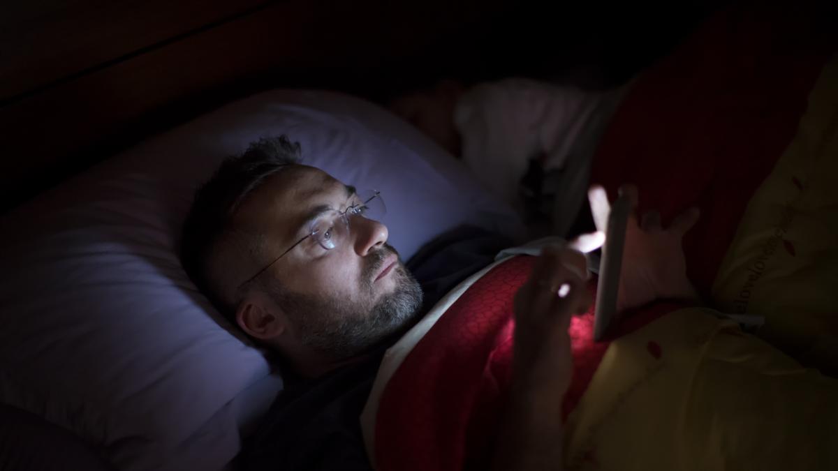 Empieza a leer cómics antes de dormir en lugar de mirar el móvil y nota un cambio radical: "Mis sueños son más fantasiosos y menos marcados por los terrores cotidianos"