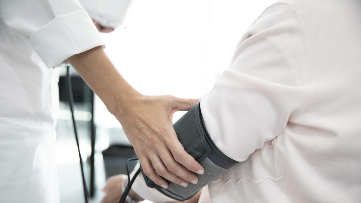 La reacción de un estadounidense al enterarse de cómo funciona la sanidad pública en España es para verla en bucle