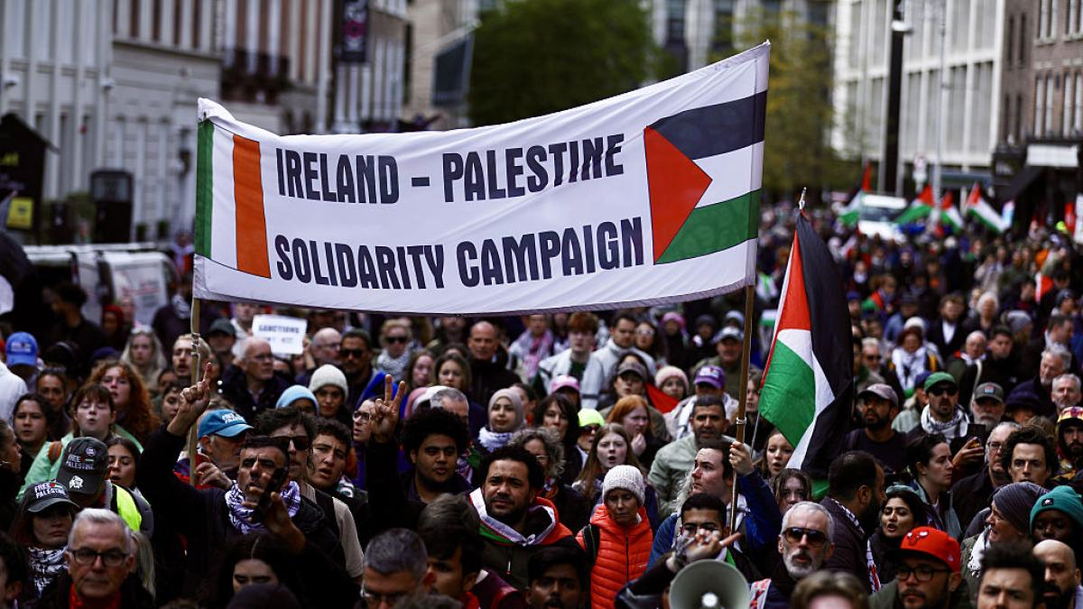Un ingeniero del Ayuntamiento de Dublín, sobre la bandera de Palestina que lleva siete meses en su monumento más alto: "Alguien podría aparecer y dejar otra"