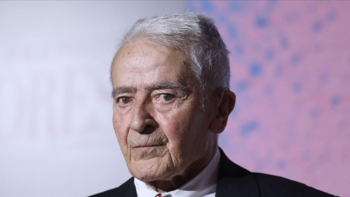 Muere el artista gráfico Cruz Novillo, creador de los logos de PSOE, Correos y Renfe y la bandera de Madrid