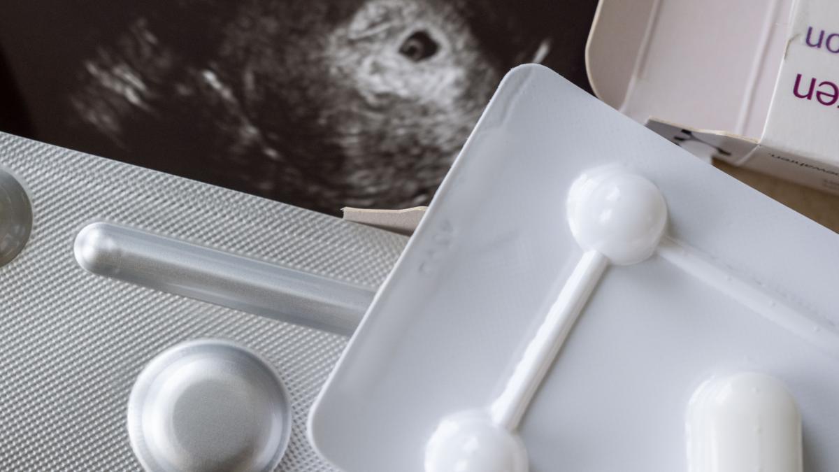 EEUU restringe todavía más el derecho al aborto: un tribunal veta el envío postal de las recetas para las píldoras