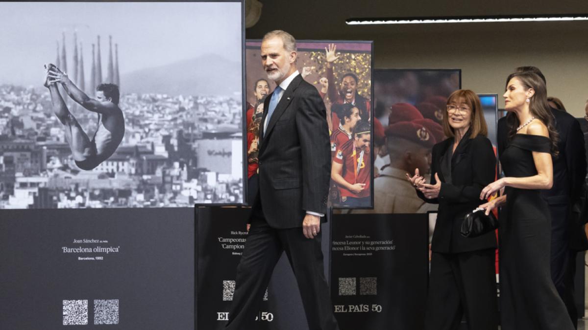 Felipe VI, en el 50 aniversario de 'El País: "El 24-F yo tenía 13 años y recuerdo bien aquella edición especial, 'El País, con la Constitución"